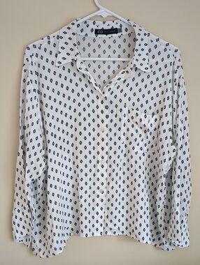 M/L JET John Eshaya White And Blue Pattern Shirt Top